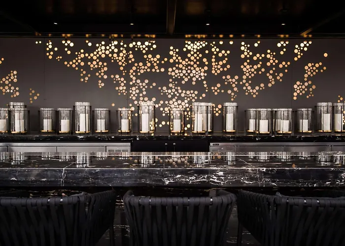Londonhouse Chicago, Curio Collection By Hilton